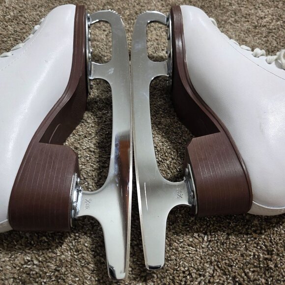GAM Figure Skates 7.5 C w/ 10¼" Blades + Guardog Covers – White - Picture 12 of 16
